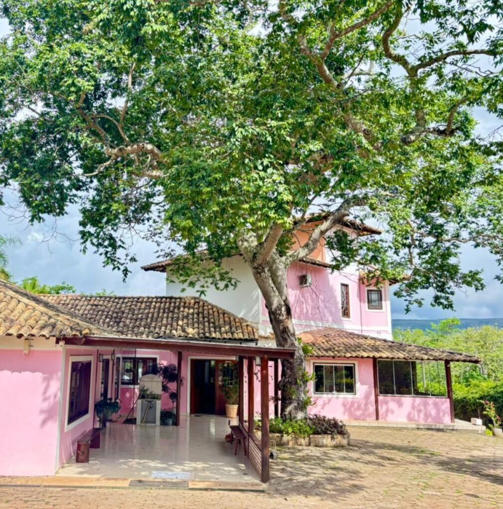 Chale casa rosa go chapada dos veadeiros
