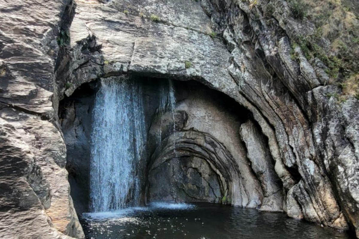 cachoeira-do-segredo-chale-casa-rosa